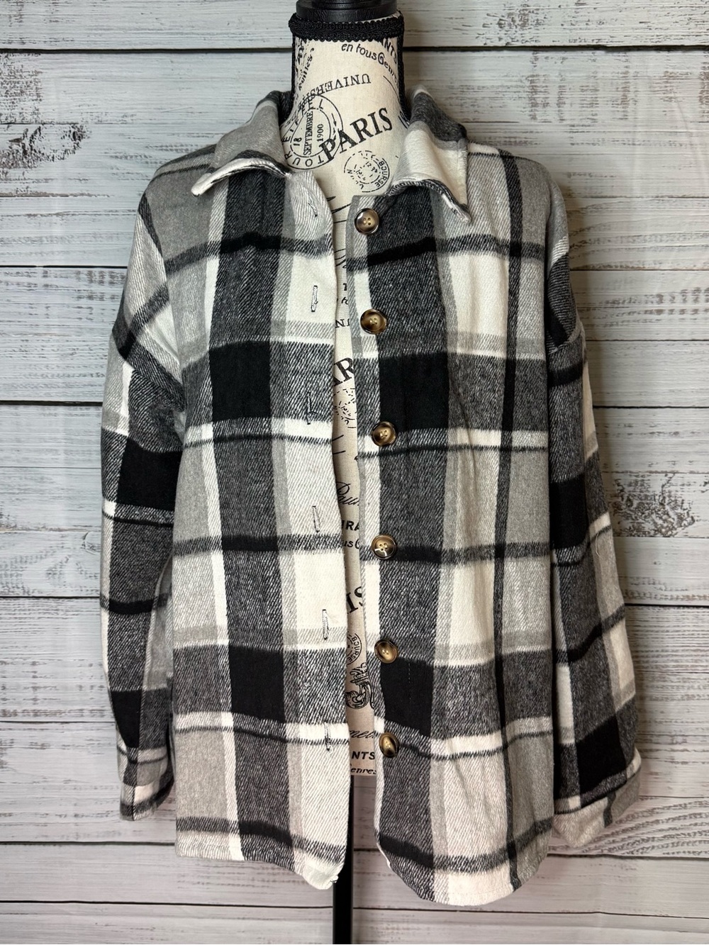 Women's Black grey & White Plaid Button-Front Shacket size Small pulse boutique